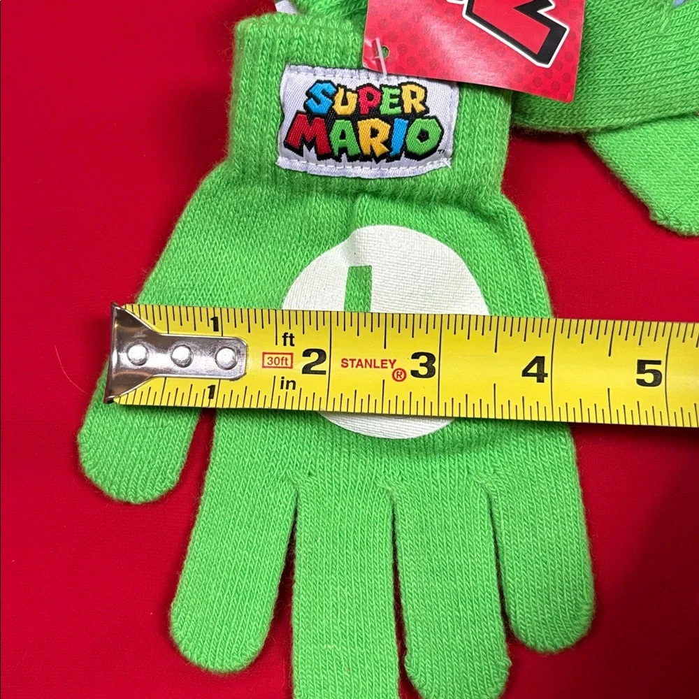 Nintendo Super Mario green Luigi gloves. NWT!